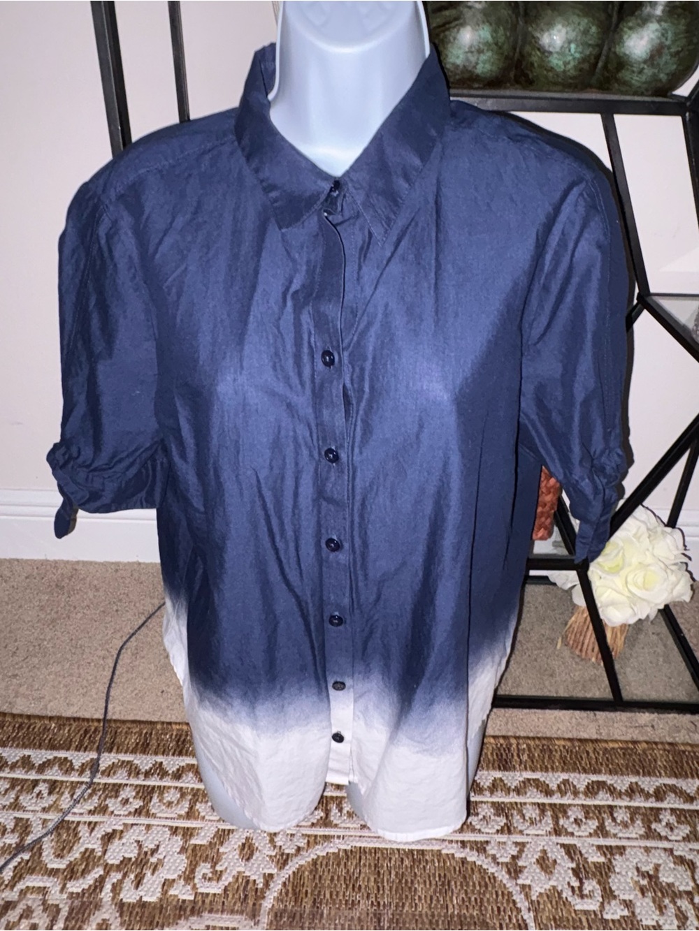 Chico's womens size 2/L button down blouse blue ombre short sleeve